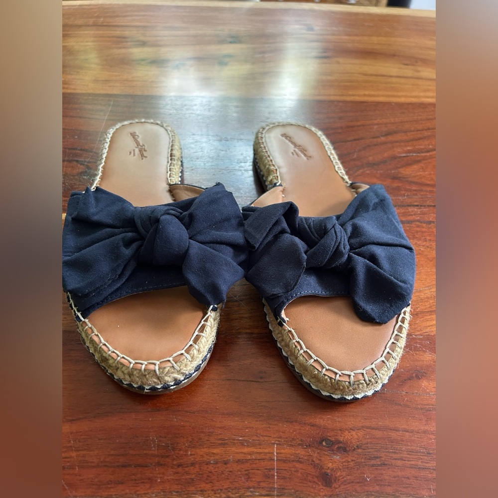 Universal thread sandals